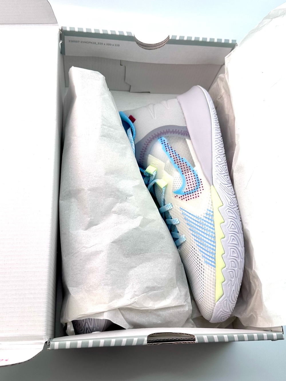 Nike Kyrie Flytrap V 5 GS Basketball Shoes 7Y White Sweet Beet NIB